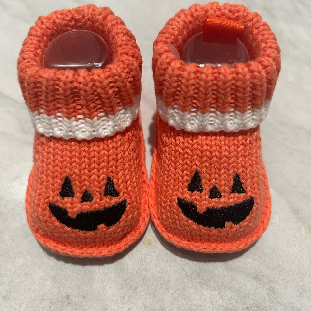 Brand new crochet booties unisex